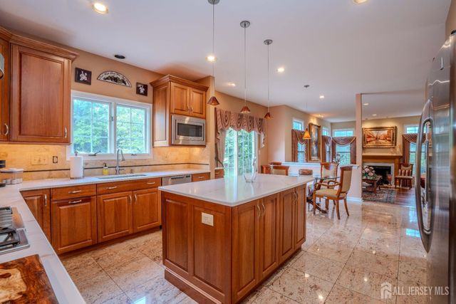 31 Sapphire Drive, West Windsor, NJ 08550