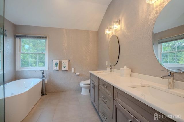 31 Sapphire Drive, West Windsor, NJ 08550