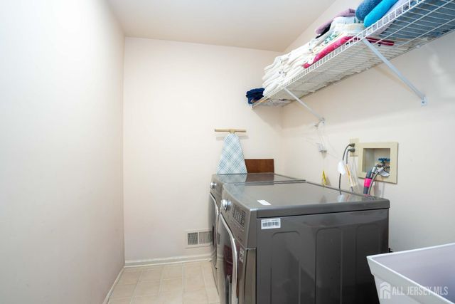 31 Sapphire Drive, West Windsor, NJ 08550