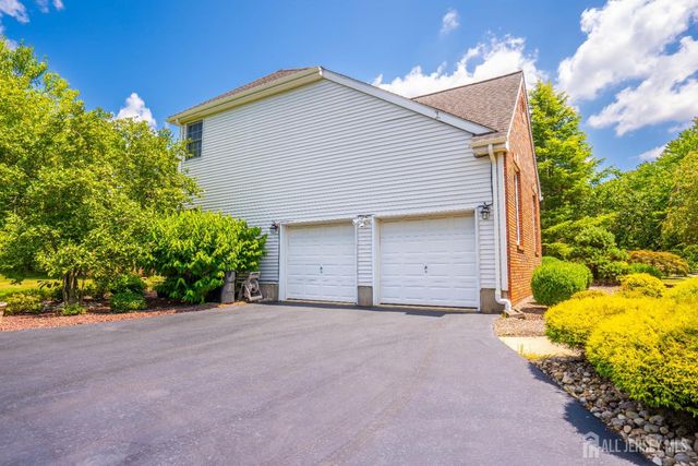 31 Sapphire Drive, West Windsor, NJ 08550