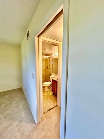 2900 SW 22nd Circle 221d, Delray Beach, FL 33445
