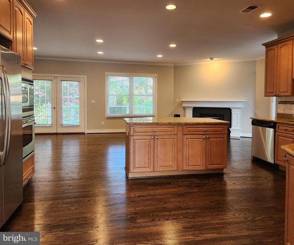 610 MEADOW LN SW, Vienna, VA 22180