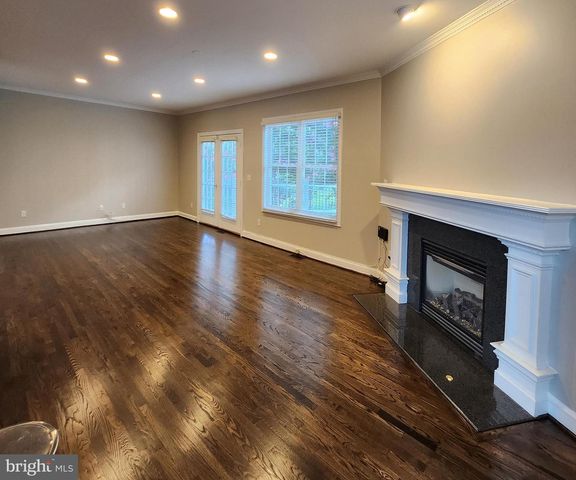 610 MEADOW LN SW, Vienna, VA 22180