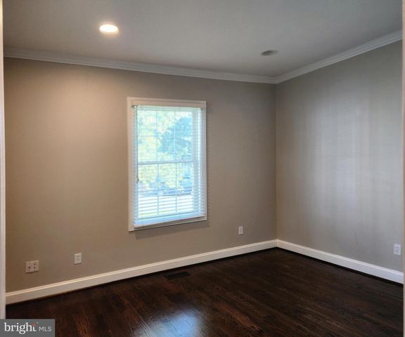 610 MEADOW LN SW, Vienna, VA 22180