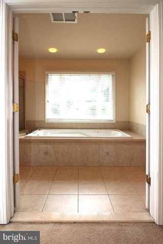 610 MEADOW LN SW, Vienna, VA 22180