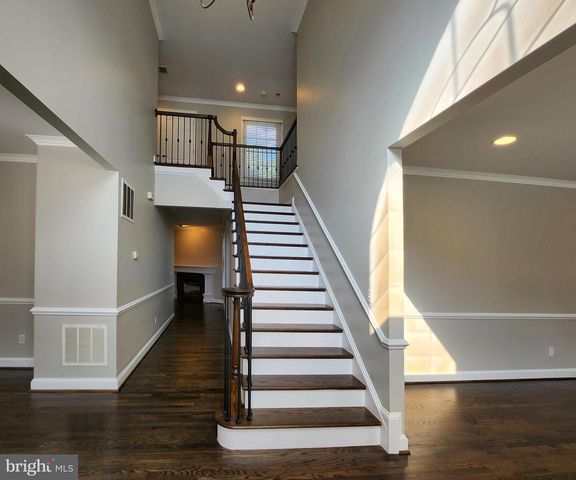 610 MEADOW LN SW, Vienna, VA 22180