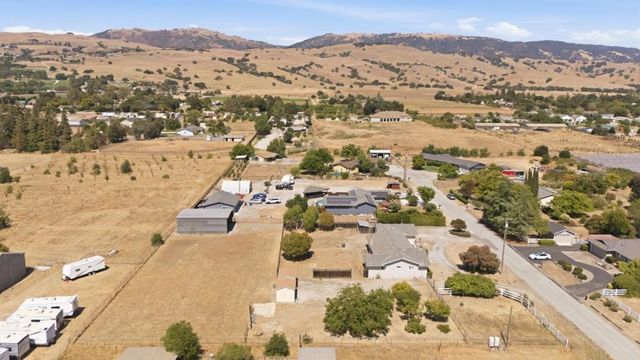 1135 Manning Court, San Martin, CA 95046