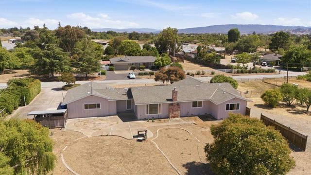 1135 Manning Court, San Martin, CA 95046