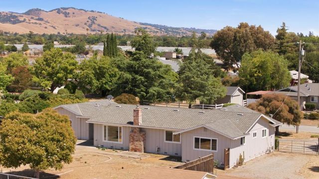 1135 Manning Court, San Martin, CA 95046