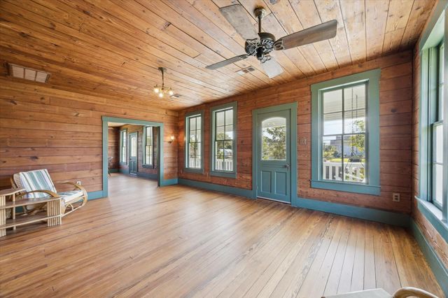 618 Bayridge Road, La Porte, TX 77571