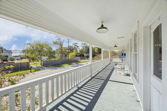 618 Bayridge Road, La Porte, TX 77571