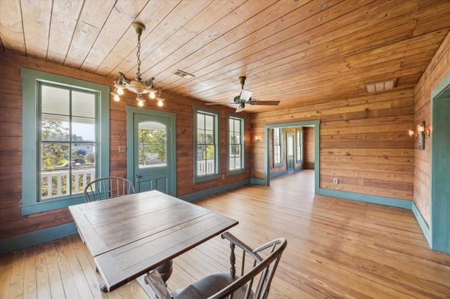 618 Bayridge Road, La Porte, TX 77571