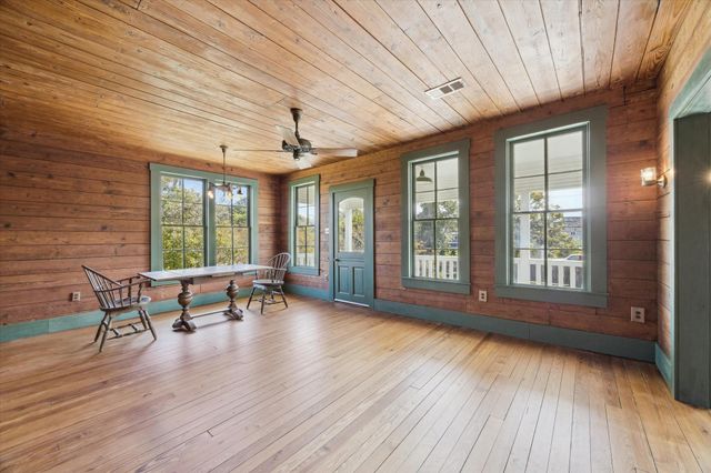 618 Bayridge Road, La Porte, TX 77571