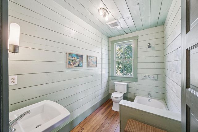 618 Bayridge Road, La Porte, TX 77571