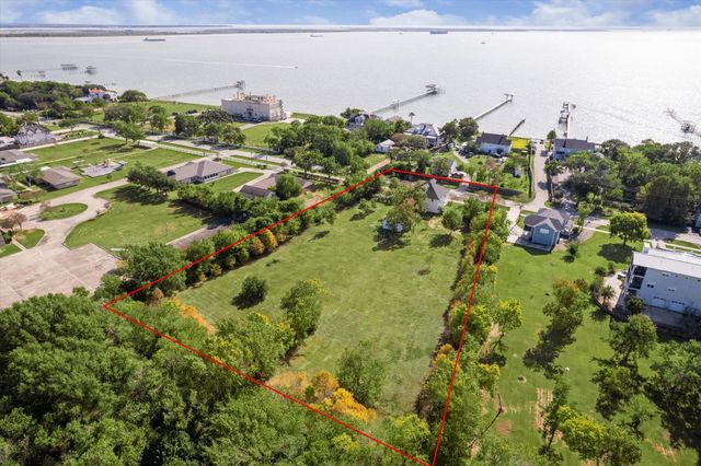 618 Bayridge Road, La Porte, TX 77571