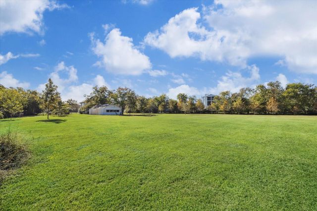 618 Bayridge Road, La Porte, TX 77571