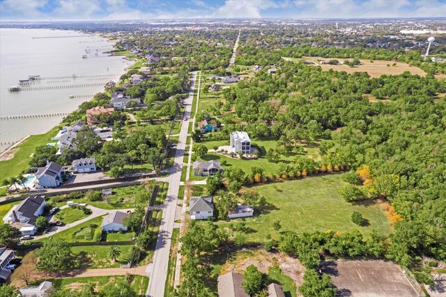 618 Bayridge Road, La Porte, TX 77571