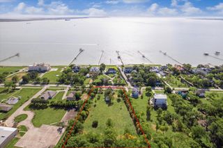 618 Bayridge Road, La Porte, TX 77571