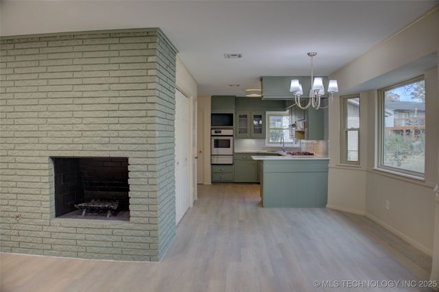 6946 E 20th Place, Tulsa, OK 74114