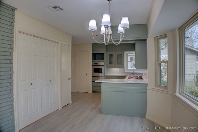 6946 E 20th Place, Tulsa, OK 74114