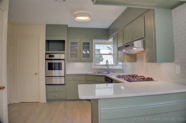 6946 E 20th Place, Tulsa, OK 74114