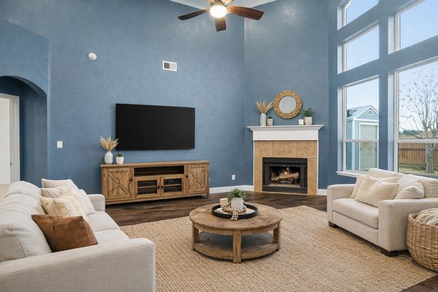 508 Lakeview Circle, Burleson, TX 76028