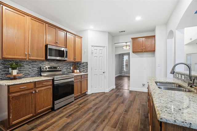 508 Lakeview Circle, Burleson, TX 76028