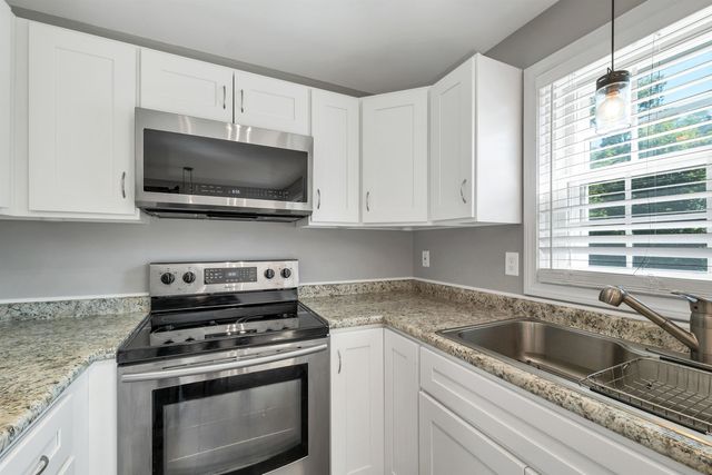 94 Beech Hill Ave Unit 5, Manchester, NH 03103