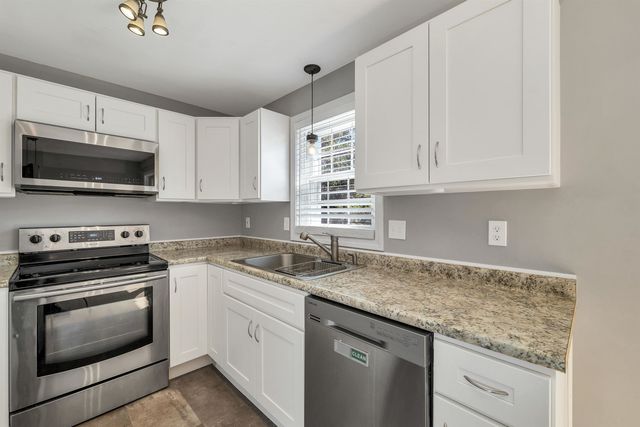 94 Beech Hill Ave Unit 5, Manchester, NH 03103