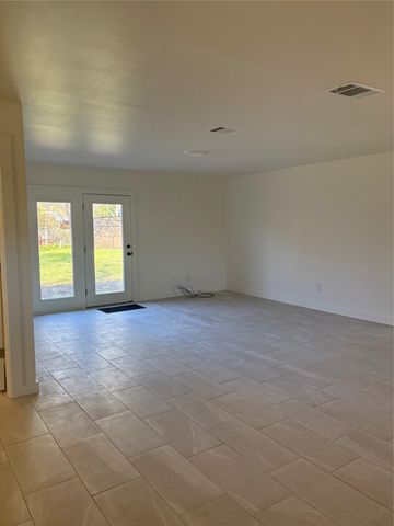 1203 Hackberry DR, Marble Falls, TX 78654