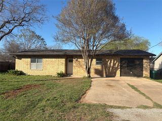 1203 Hackberry DR, Marble Falls, TX 78654