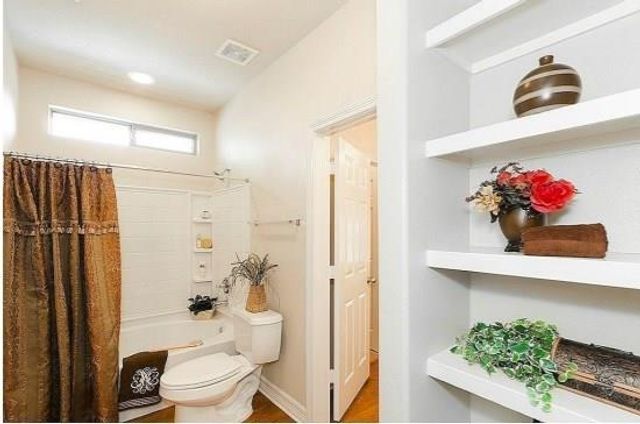 49 Woodland Hills Drive B, Conroe, TX 77303