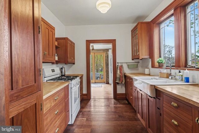 1438 NAAMANS CREEK RD, Garnet Valley, PA 19060