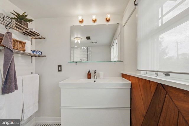 1438 NAAMANS CREEK RD, Garnet Valley, PA 19060