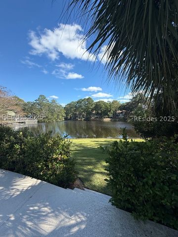 8 Leamington Pl, Hilton Head Island, SC 29928