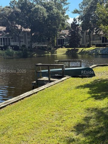 8 Leamington Pl, Hilton Head Island, SC 29928