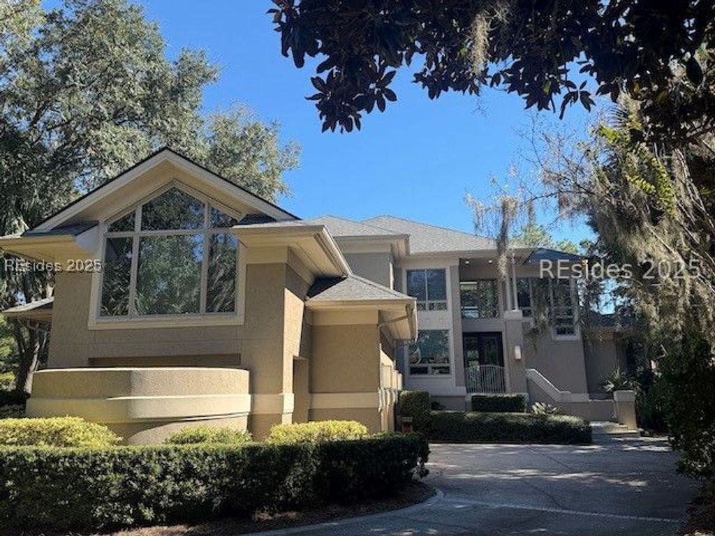 8 Leamington Pl, Hilton Head Island, SC 29928