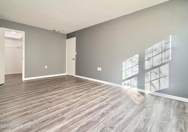 304 Wellington Place, Aberdeen, NJ 07747