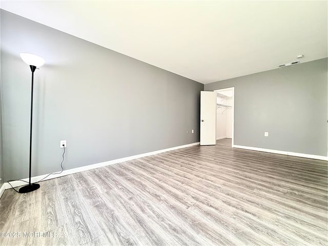 304 Wellington Place, Aberdeen, NJ 07747