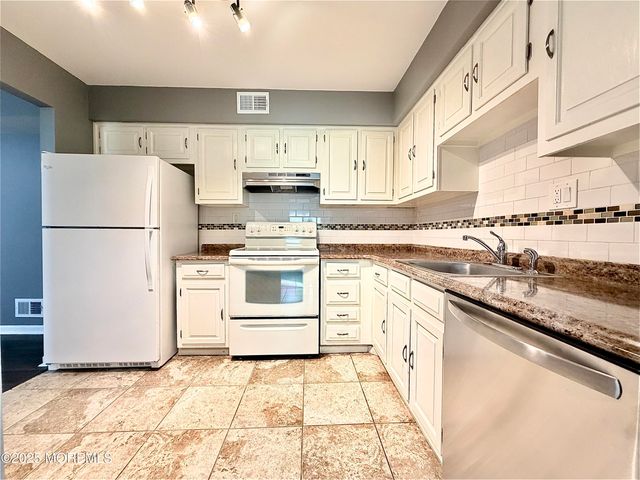 304 Wellington Place, Aberdeen, NJ 07747