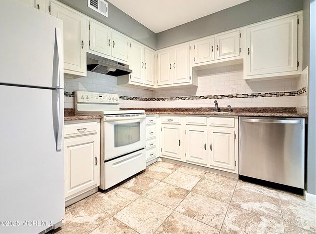 304 Wellington Place, Aberdeen, NJ 07747