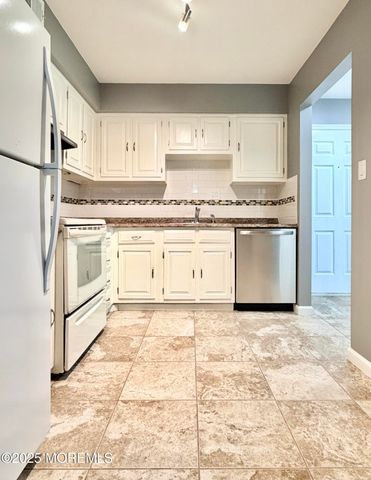 304 Wellington Place, Aberdeen, NJ 07747