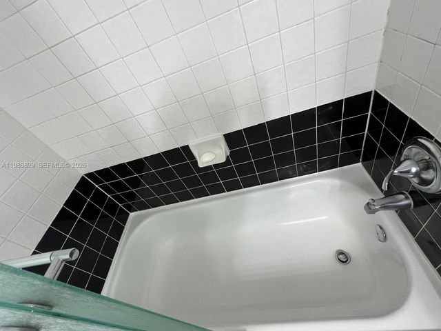 1432 S Lakeside Dr 5, Lake Worth, FL 33460