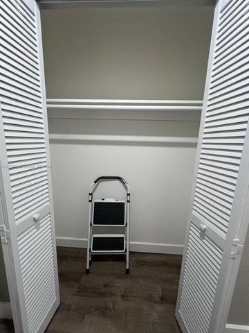 1432 S Lakeside Dr 5, Lake Worth, FL 33460