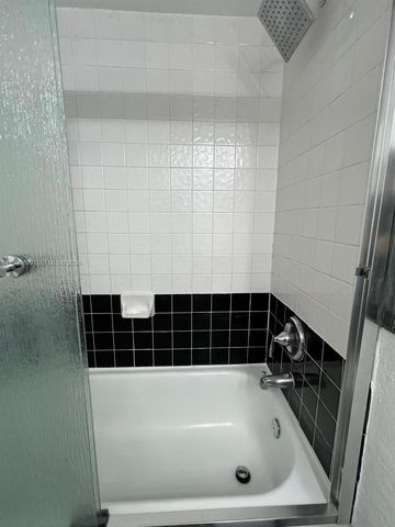 1432 S Lakeside Dr 5, Lake Worth, FL 33460