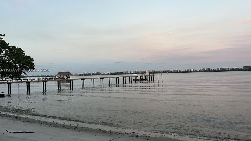 1432 S Lakeside Dr 5, Lake Worth, FL 33460