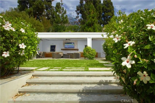 4 Inverness Lane, Newport Beach, CA 92660