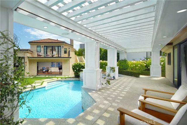 4 Inverness Lane, Newport Beach, CA 92660