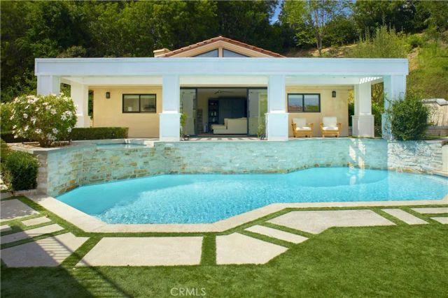 4 Inverness Lane, Newport Beach, CA 92660