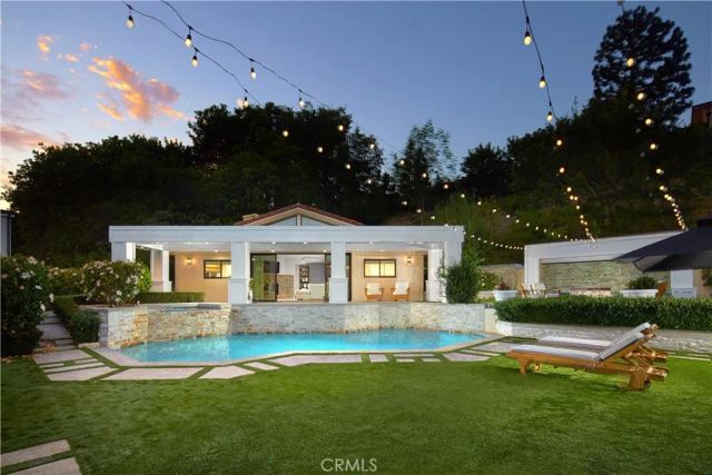 4 Inverness Lane, Newport Beach, CA 92660